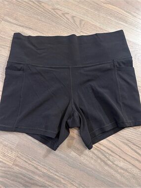 Women’s Athleta Black High-Waist Active Shorts With Pockets